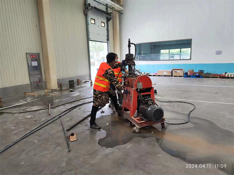 廉江厂房地面下沉塌陷注浆加固施工